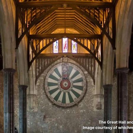 The Old Brewery Boardroom - Winchester City Centre - Unique Property - Free Parking - Sleeps 6 - By Xplus Stays מראה חיצוני תמונה